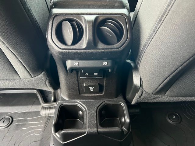 2020 Jeep Wrangler Unlimited Sahara photo 16