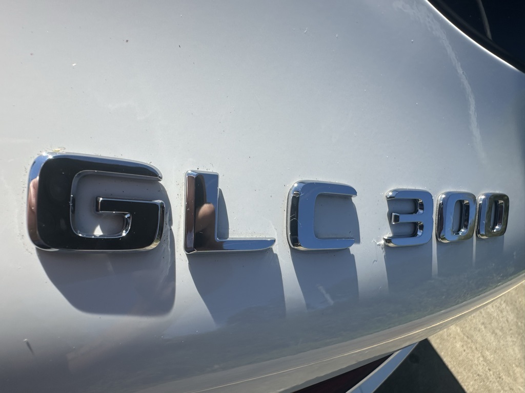 2021 Mercedes Benz GLC 300 4MATIC photo 2