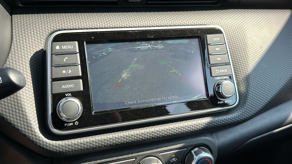 2025 Nissan Kicks Play S photo 17