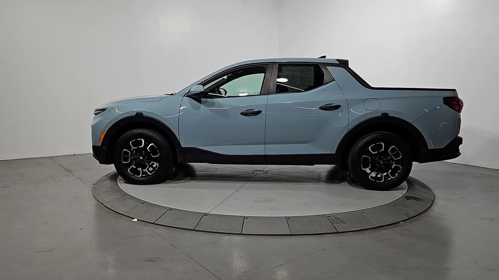 2024 Hyundai Santa Cruz SE photo 2