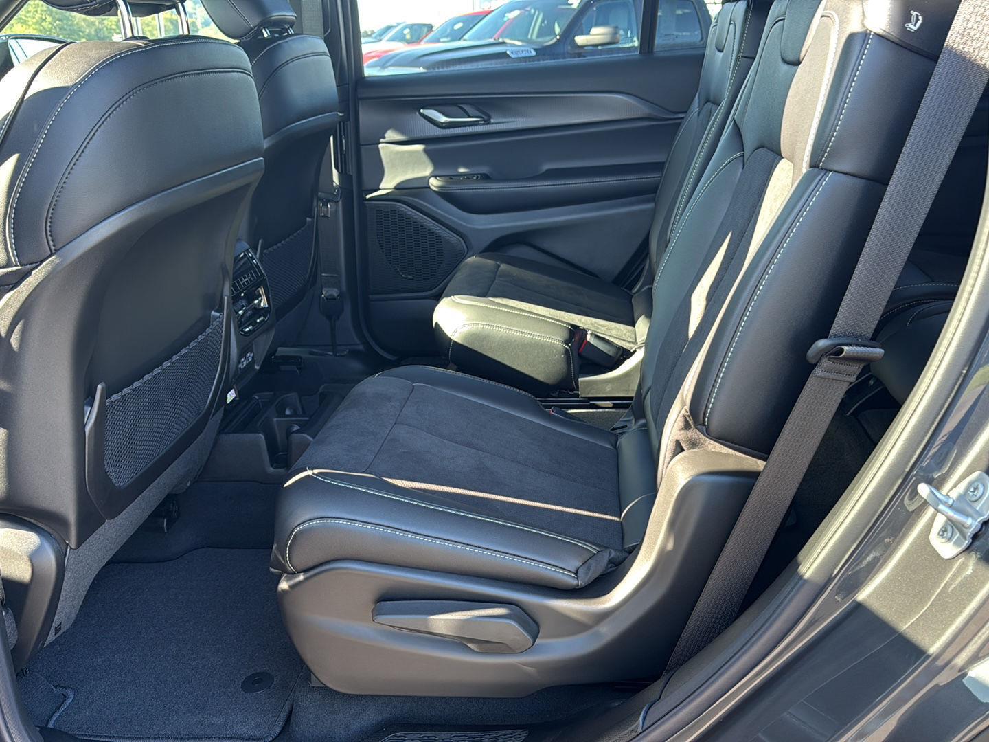 2025 Jeep Grand Cherokee Altitude X photo 6