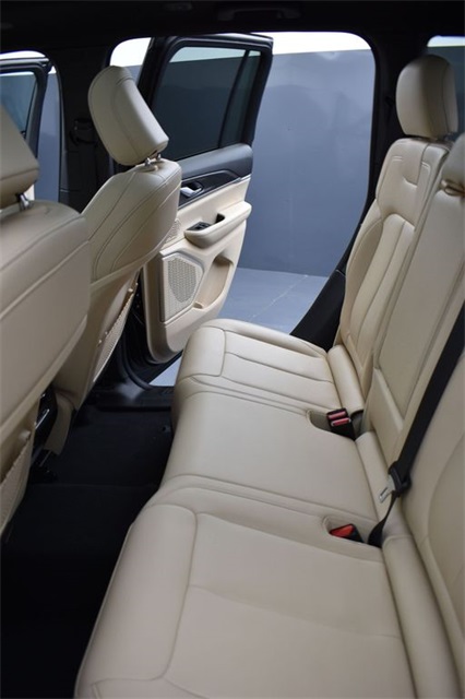 2024 Jeep Grand Cherokee Limited photo 4