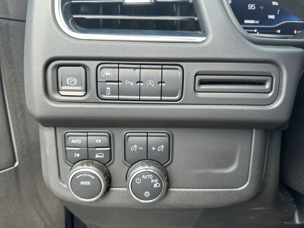 2023 Chevrolet Suburban LT photo 26