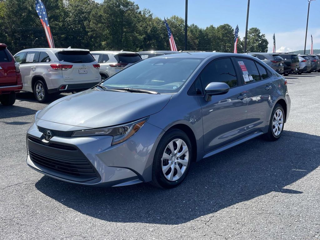 2025 Toyota Corolla LE photo 4