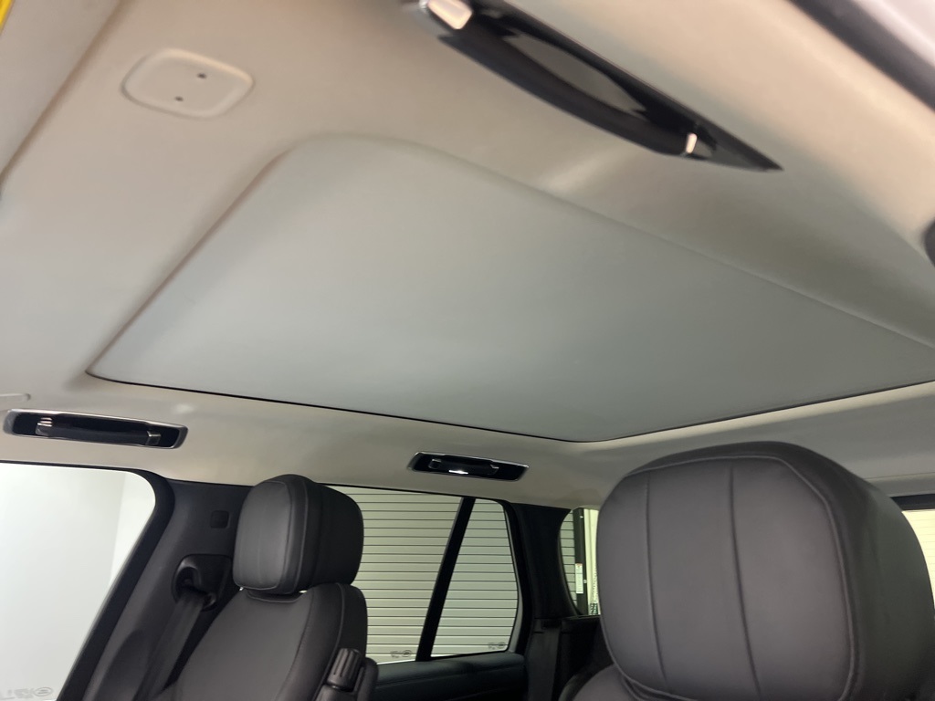 2023 Land Rover Range Rover SE photo 17