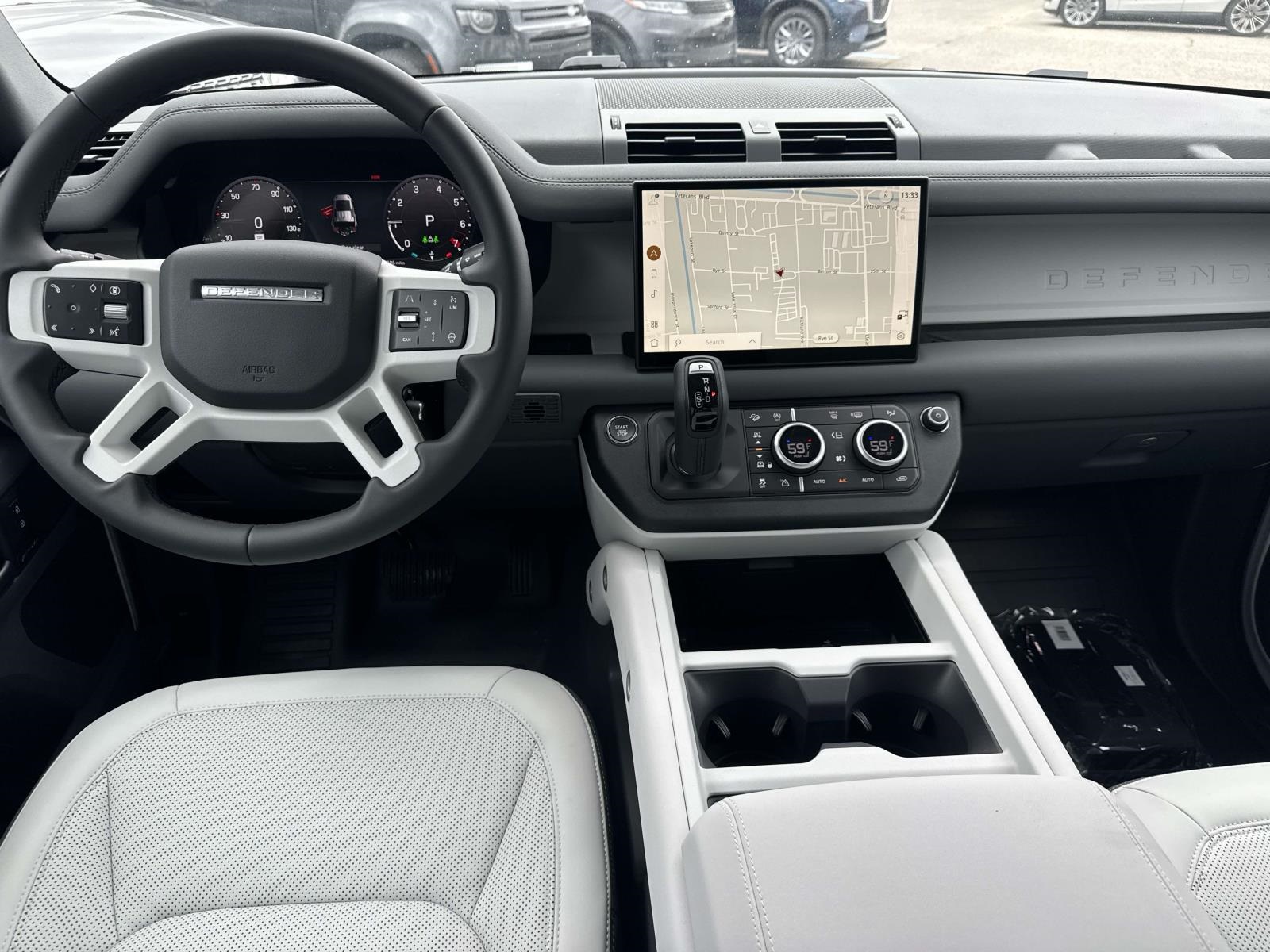2025 Land Rover Defender 110 S photo 7