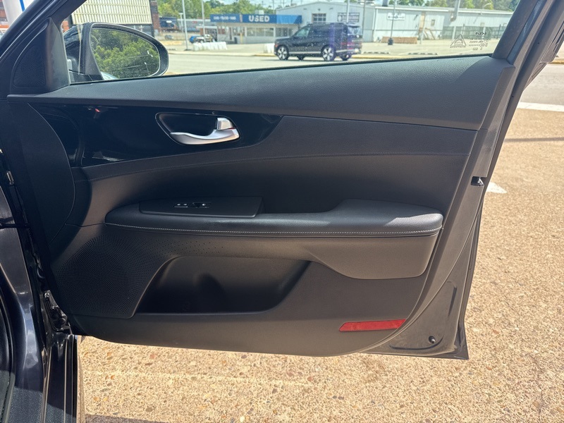 2023 Kia Forte GT-Line photo 14