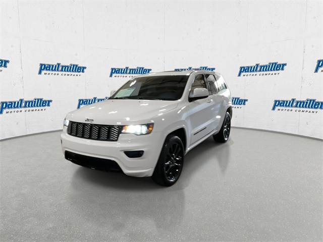 2020 Jeep Grand Cherokee Altitude photo 3