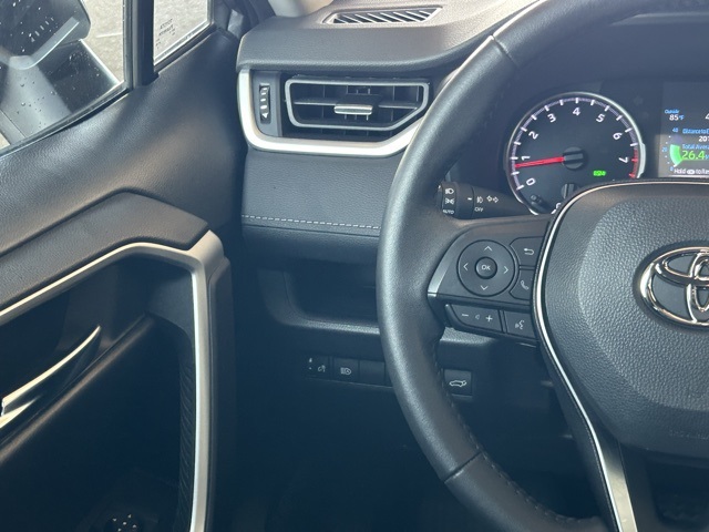 2022 Toyota RAV4 XLE Premium photo 11