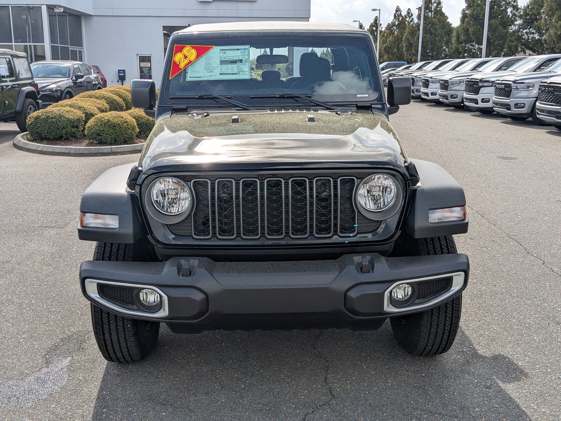 2025 Jeep Gladiator Sport photo 2