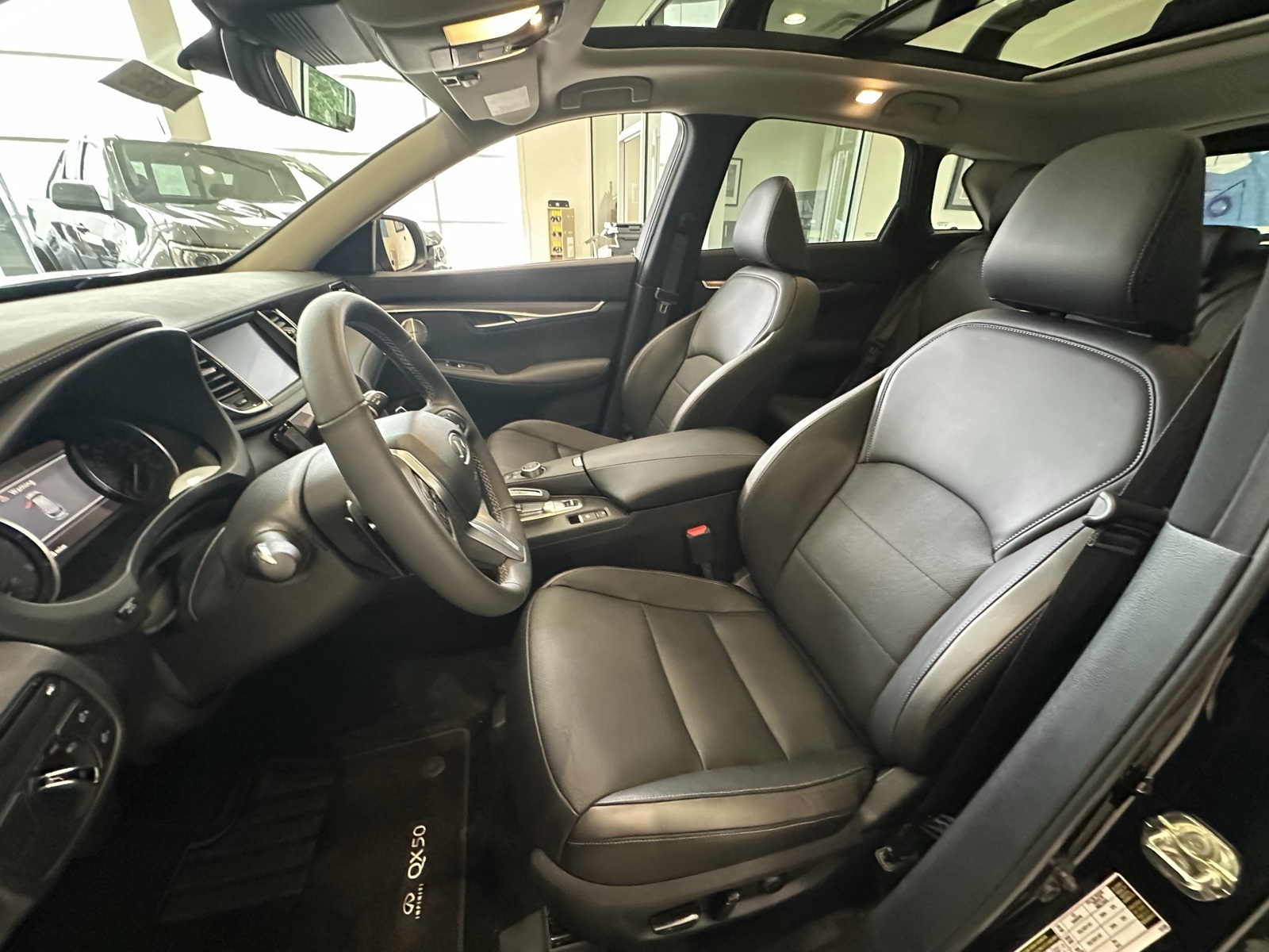 2025 Infiniti QX50 Luxe AWD photo 10