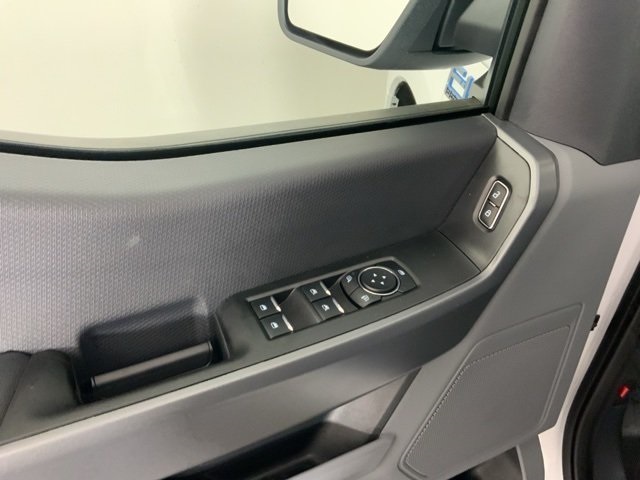 2024 Ford F-150 Lightning photo 12
