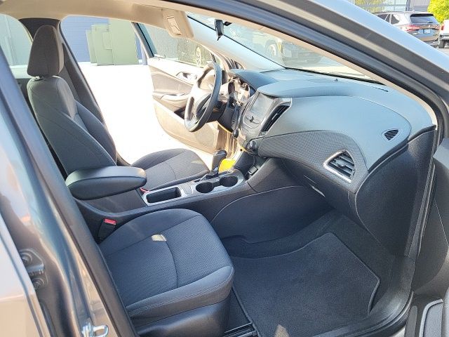 2018 Chevrolet Cruze LT photo 12