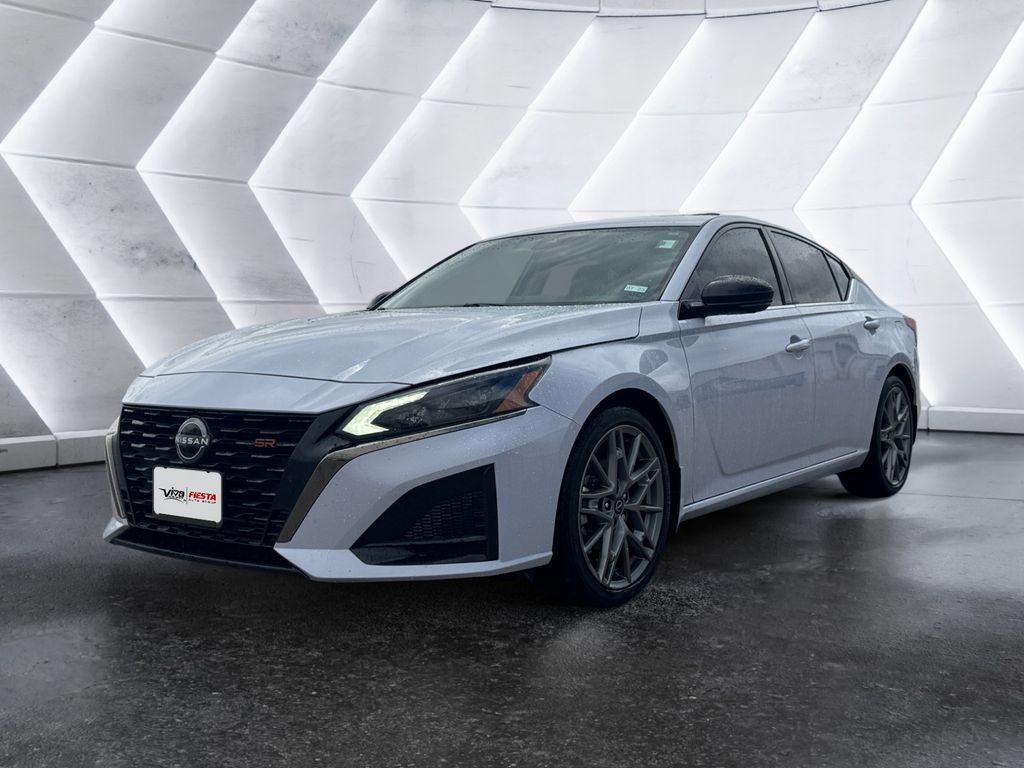 2023 Nissan Altima SR photo 3
