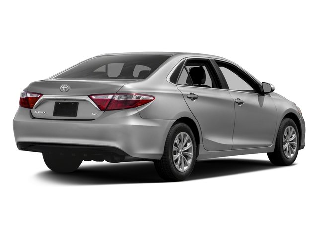 2016 Toyota Camry LE photo 2