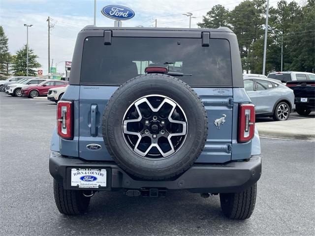 2025 Ford Bronco Outer Banks photo 2