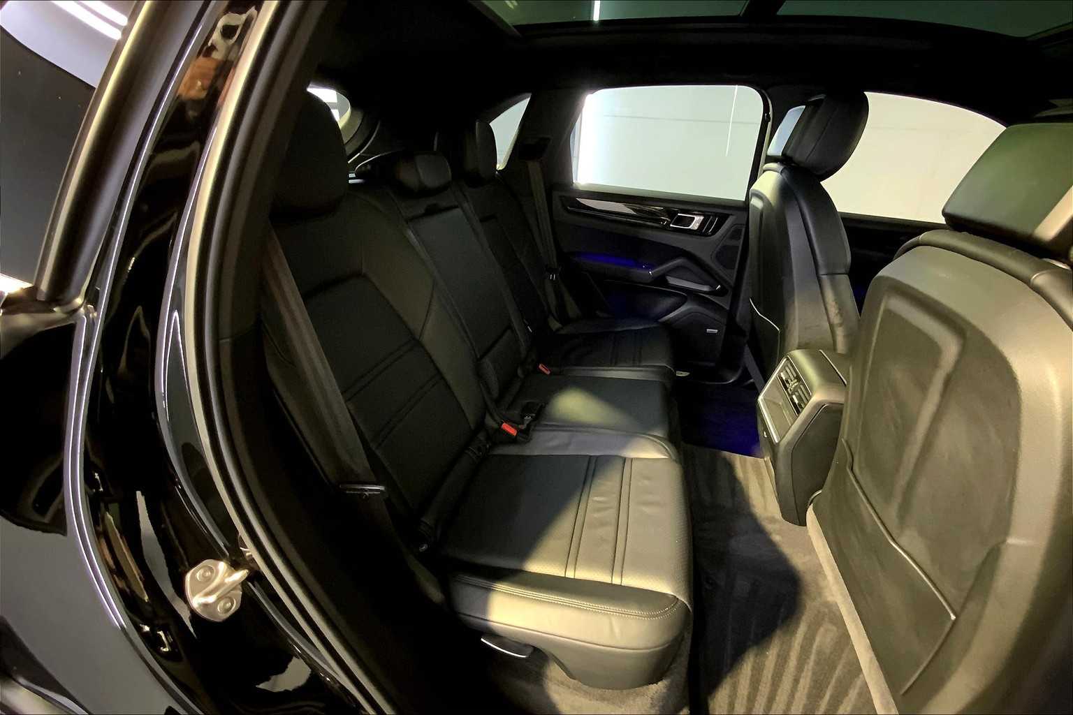 2020 Porsche Cayenne photo 19
