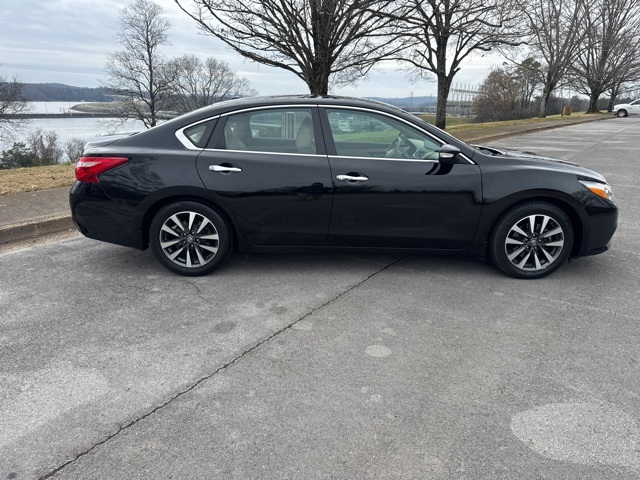 2017 Nissan Altima 2.5 SL photo 2