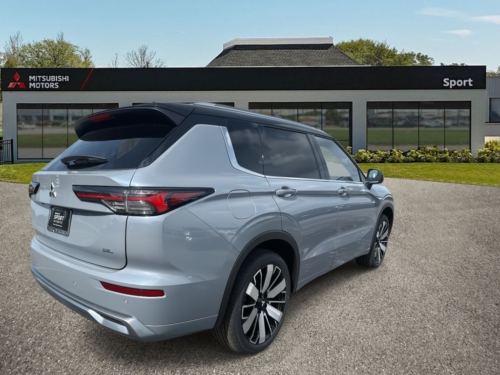 2025 Mitsubishi Outlander SEL photo 3
