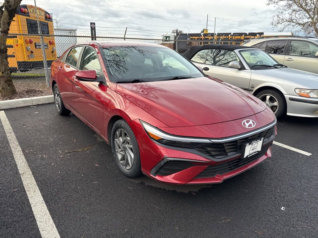 2024 Hyundai Elantra SEL's photo