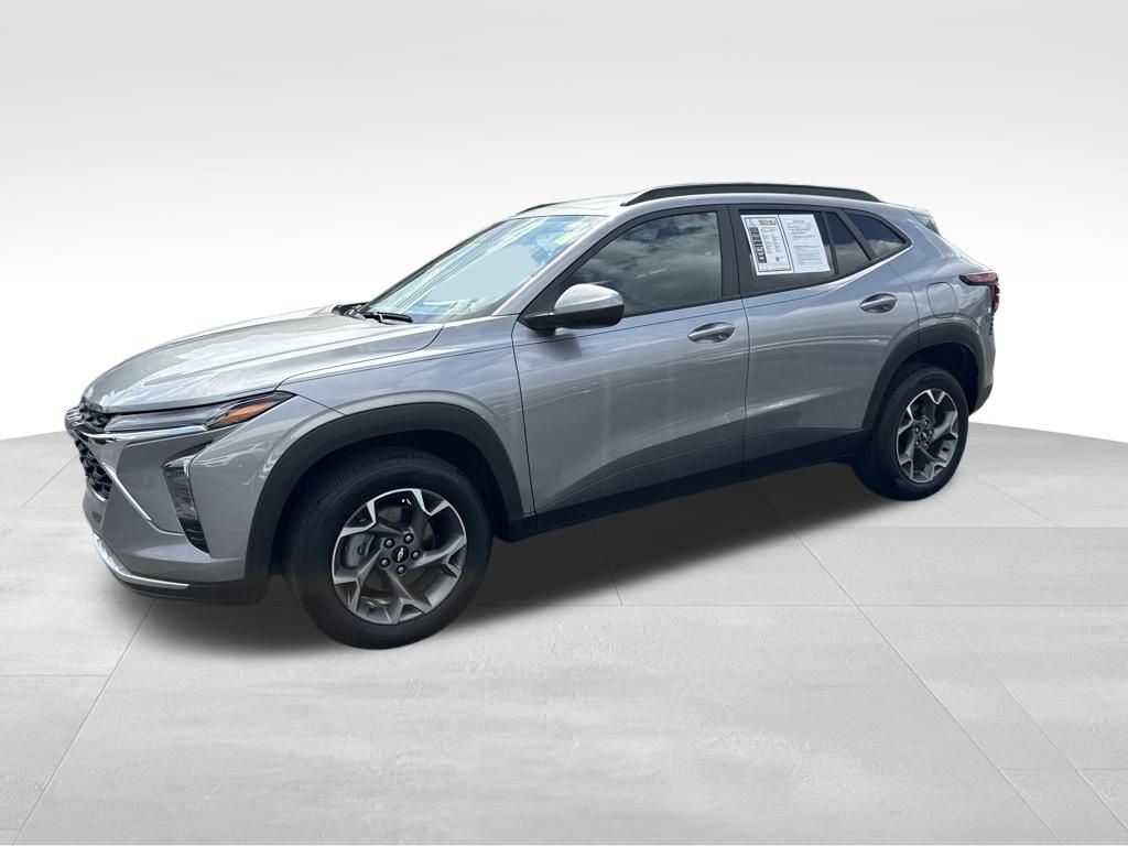 2024 Chevrolet Trax LT photo 3
