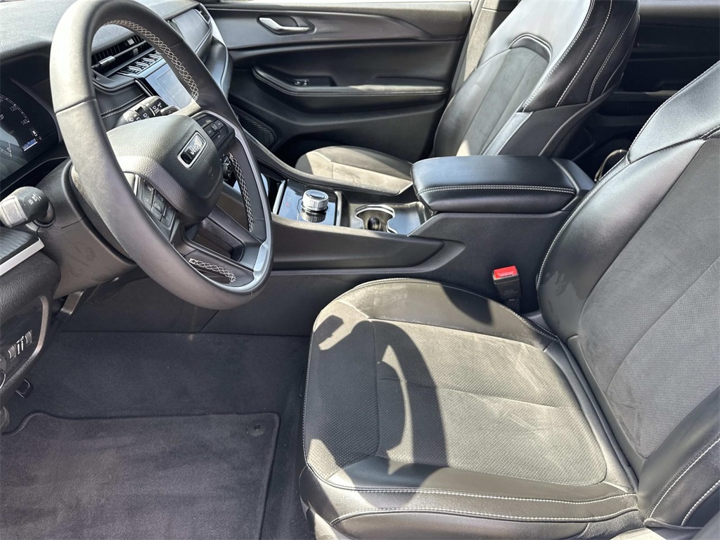 2024 Jeep Grand Cherokee Altitude photo 12