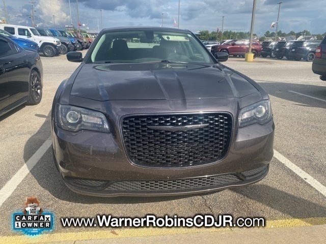 2021 Chrysler 300 Touring photo 2