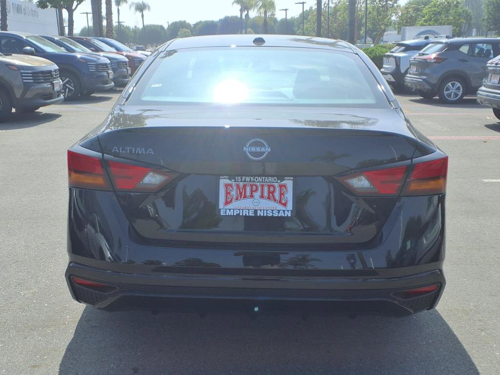 2025 Nissan Altima S photo 4
