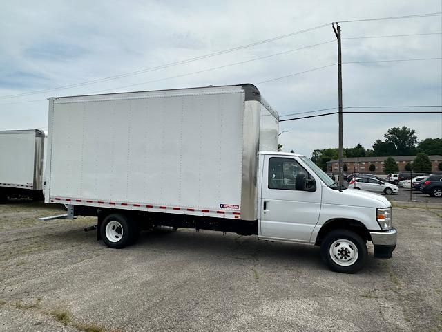 2024 Ford E-450 Cutaway photo 15