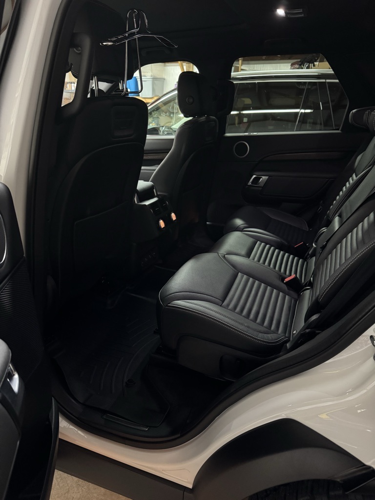 2022 Land Rover Discovery P300 S S R-Dynamic photo 4