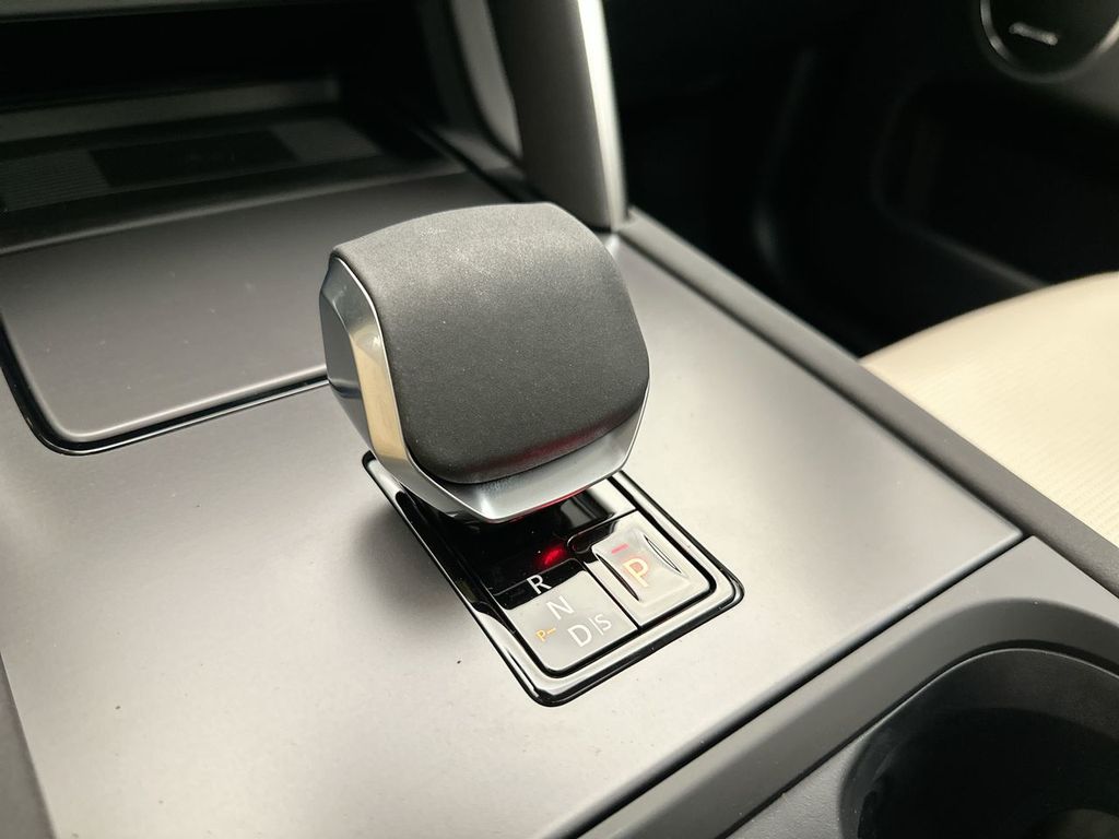 2025 Land Rover Discovery Sport S photo 10
