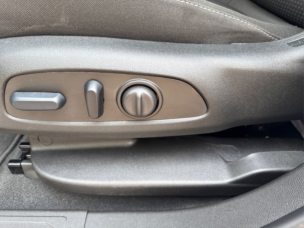 2023 Gmc Acadia SLE photo 22