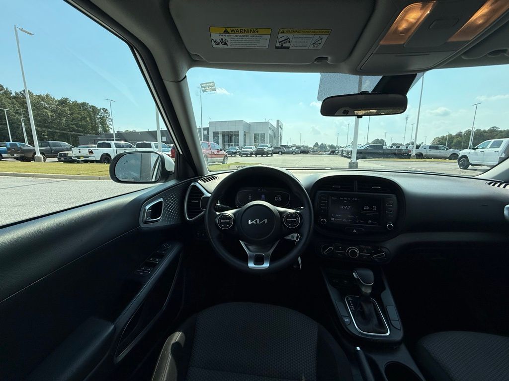 2023 Kia Soul LX photo 13