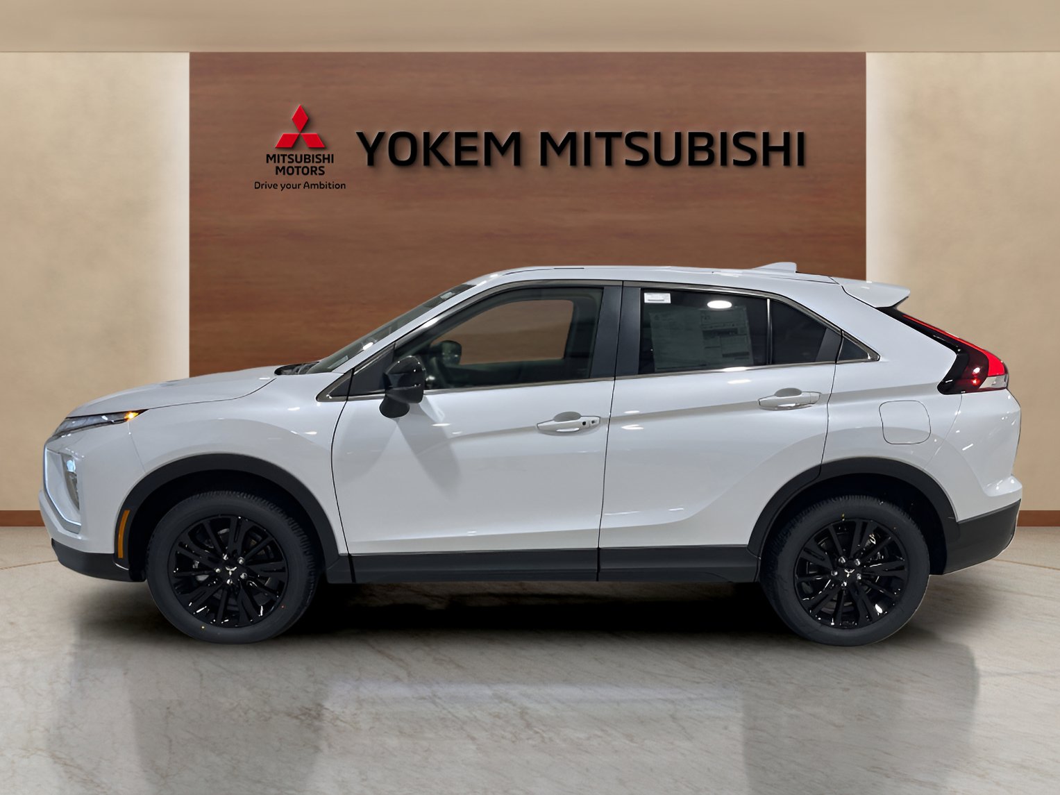 2025 Mitsubishi Eclipse Cross LE photo 2