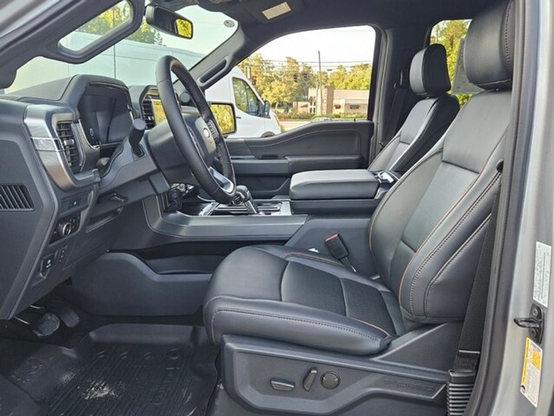 2025 Ford F-150 Lariat photo 4