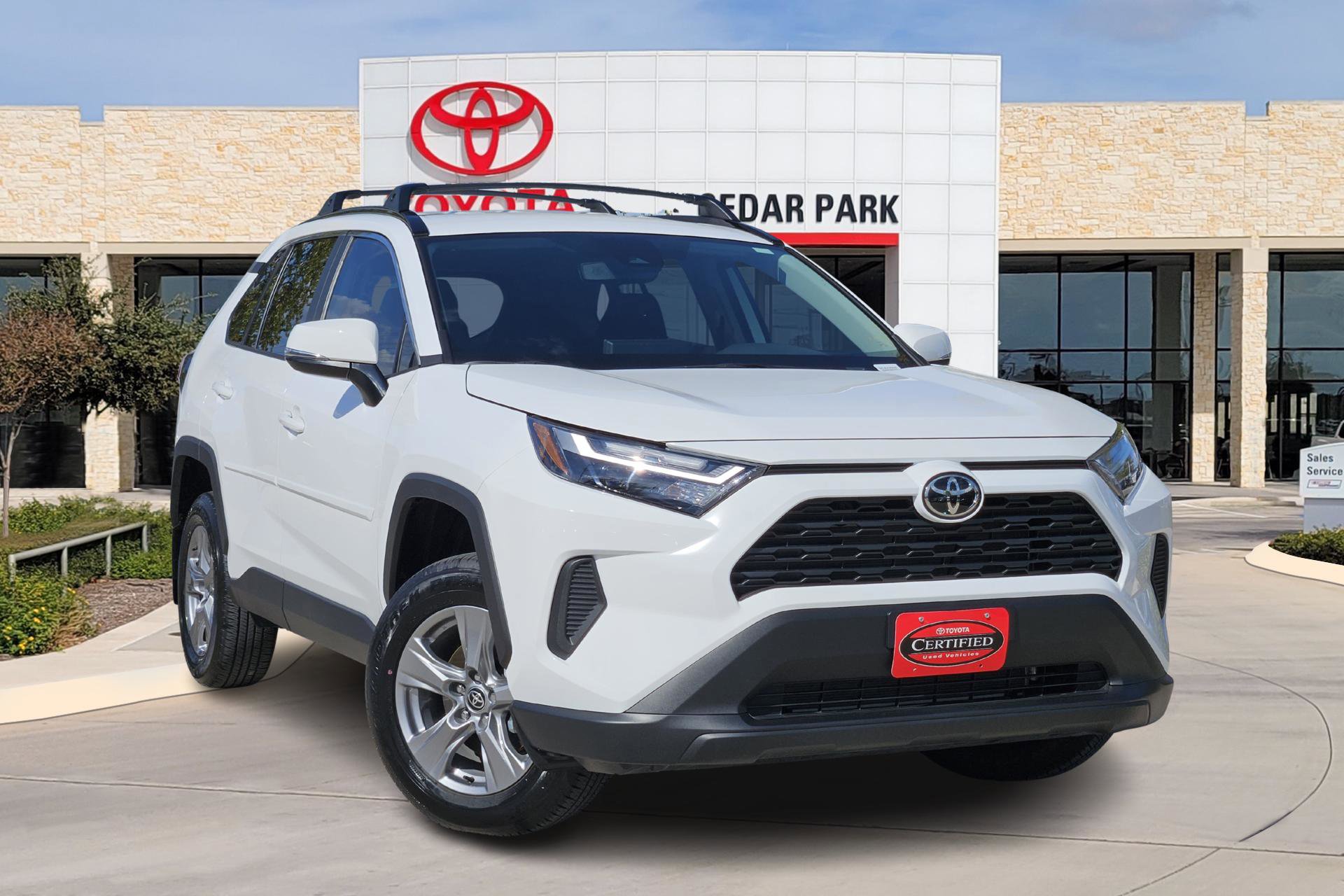 2025 Toyota RAV4 XLE's photo