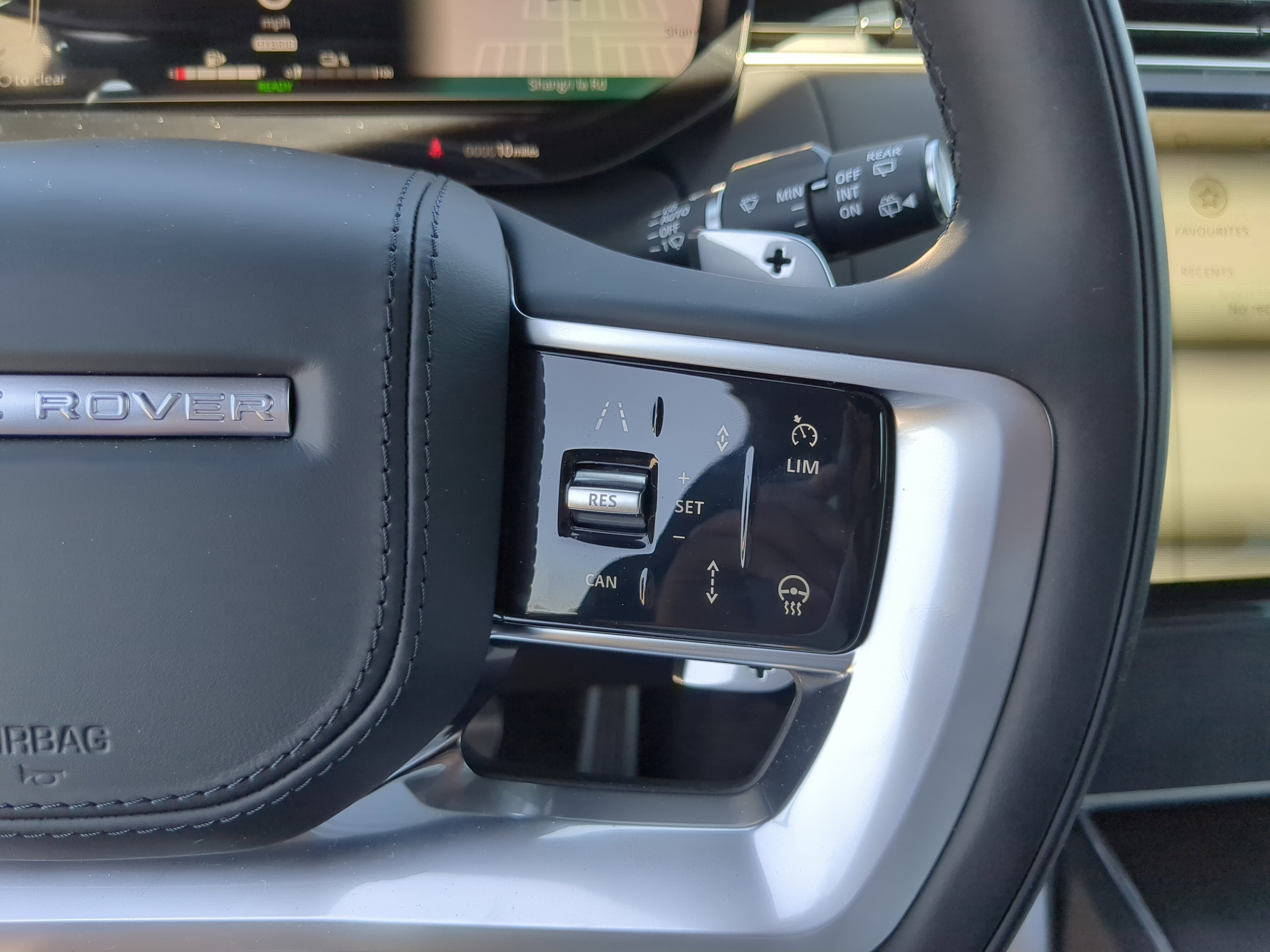 2025 Land Rover Range Rover SE photo 12