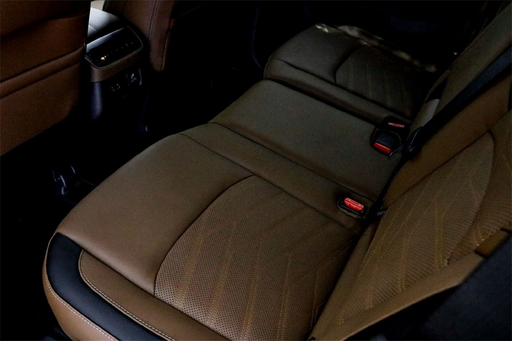 2025 Nissan Pathfinder Platinum photo 19