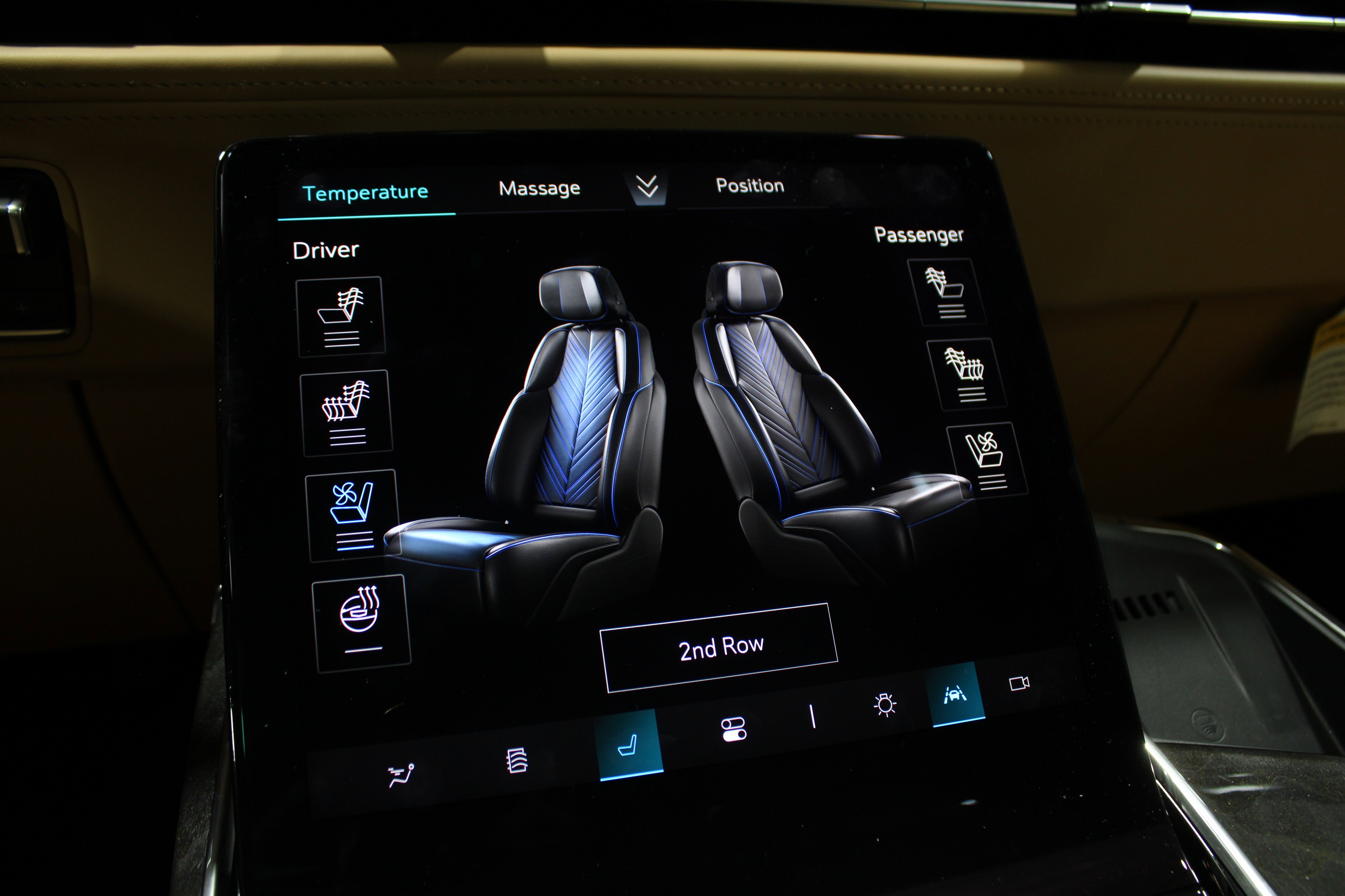 2025 Cadillac Escalade IQ Luxury photo 21