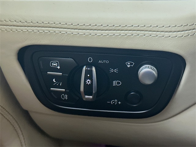2023 Bentley Bentayga EWB Azure First Edition photo 10