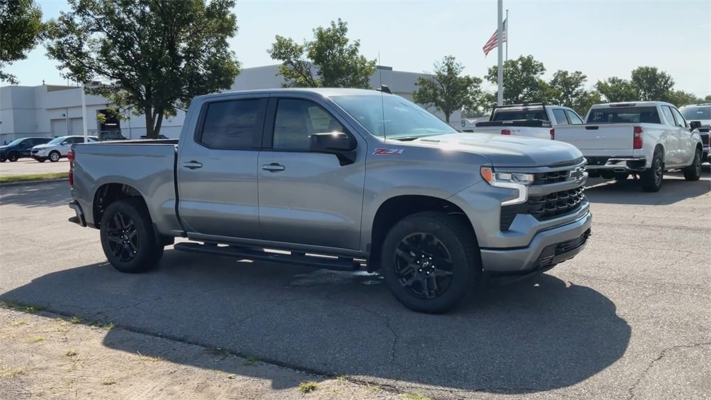 2025 Chevrolet Silverado 1500 RST photo 2