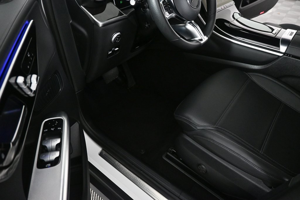 2025 Mercedes Benz GLC 300 photo 7