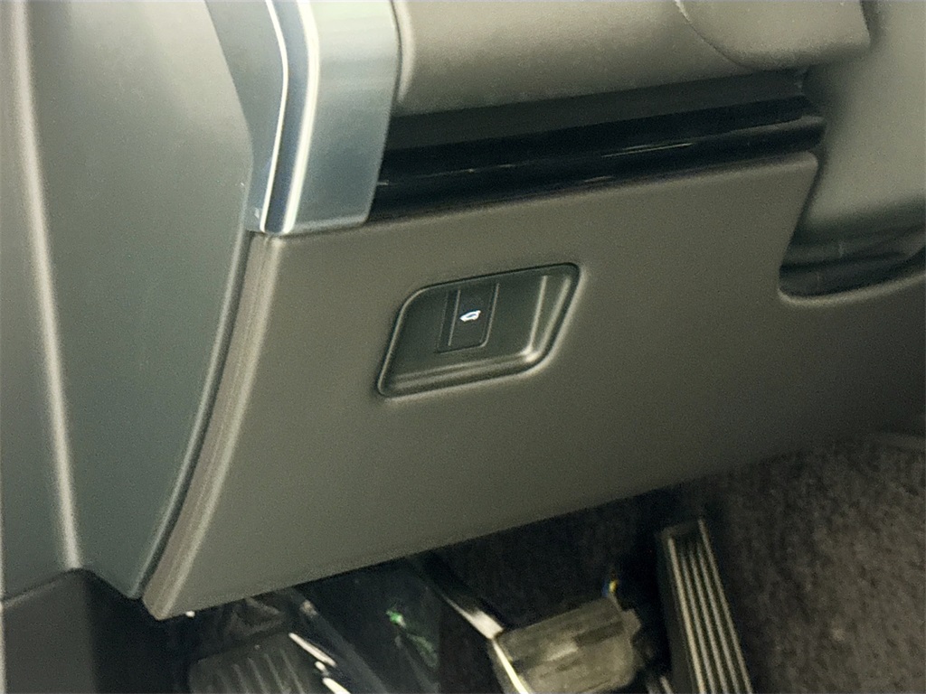 2025 Land Rover Range Rover SE photo 10