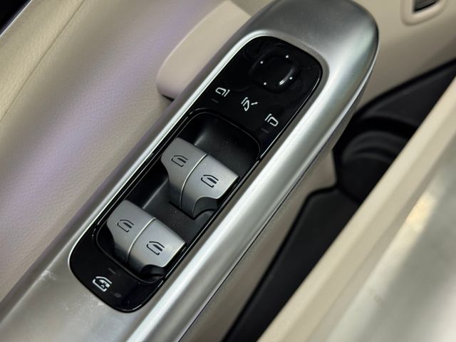 2025 Mercedes Benz C 300 photo 37