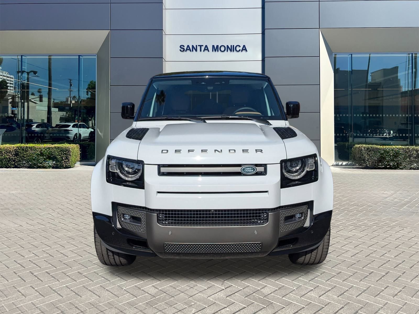 2025 Land Rover Defender 110 X-Dynamic SE photo 6