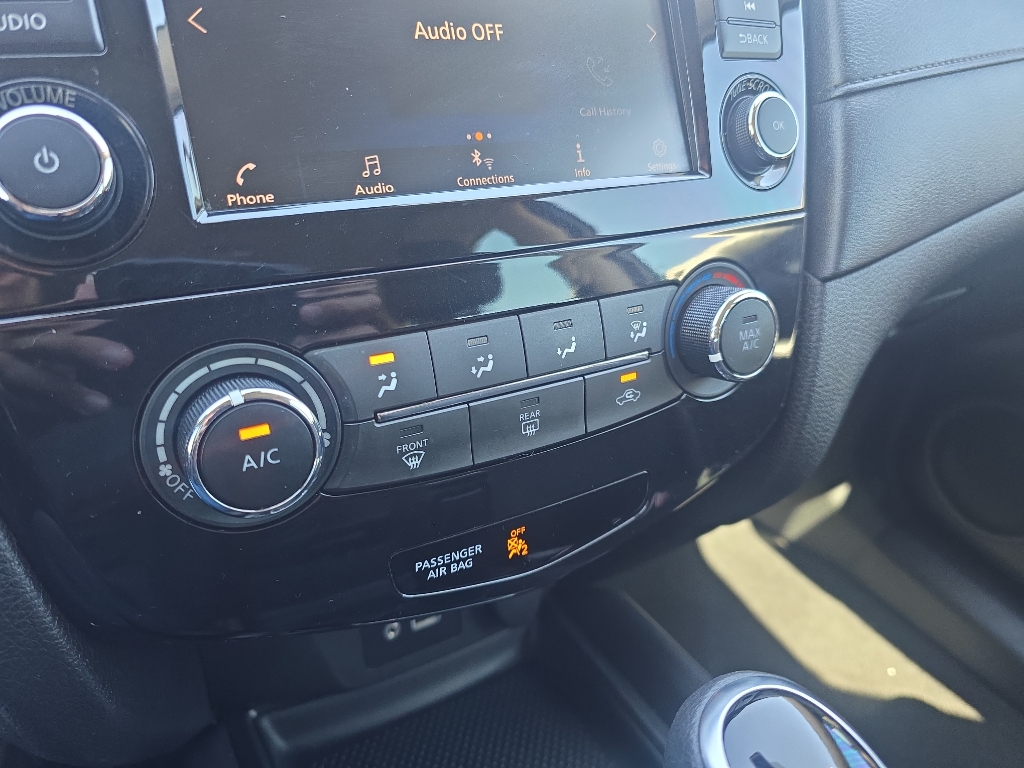 2020 Nissan Rogue S photo 17