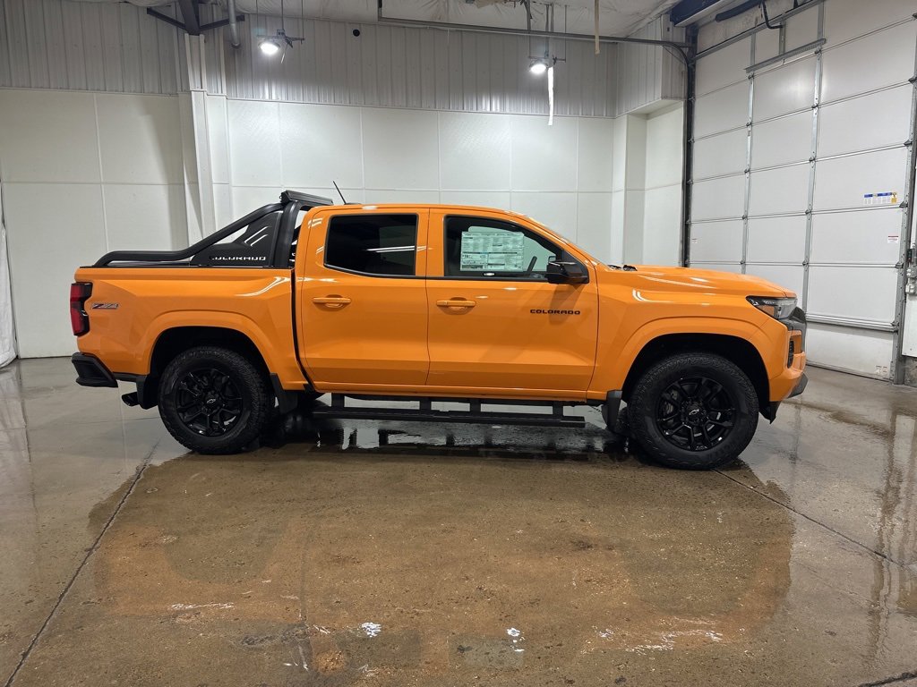 2025 Chevrolet Colorado Z71 photo 2