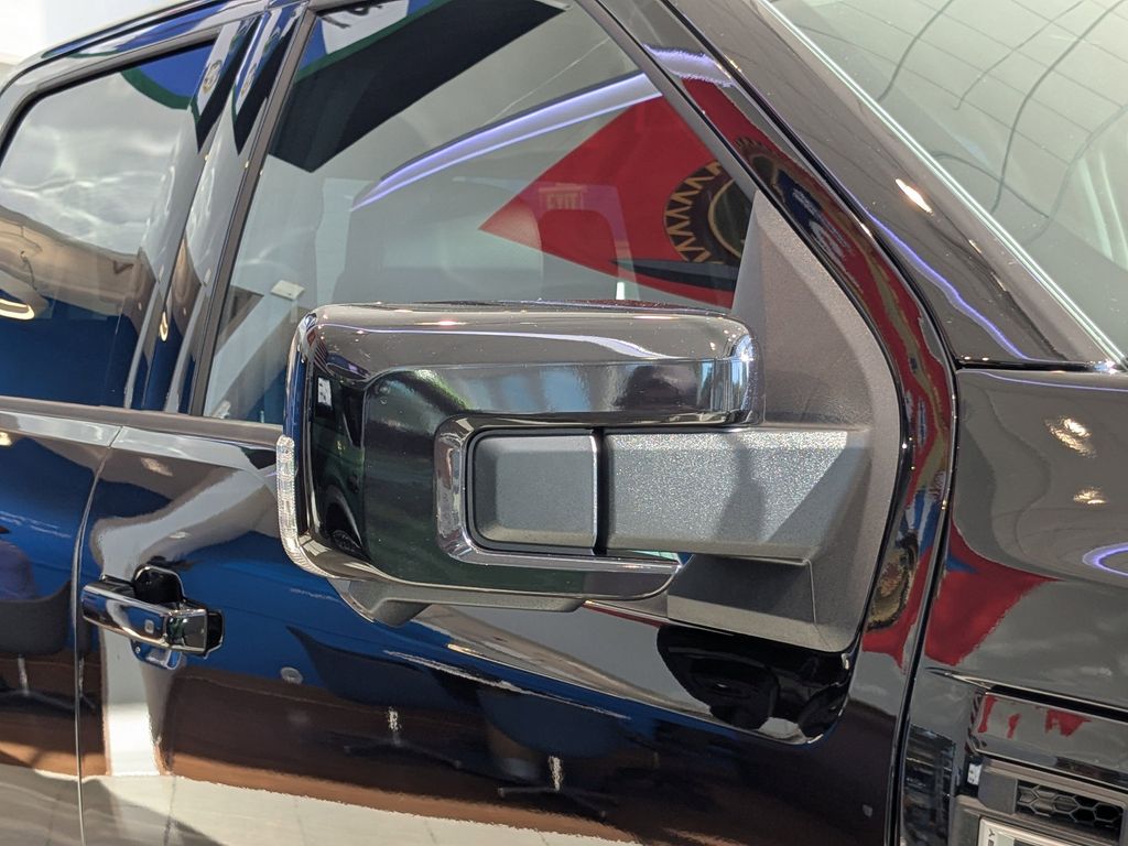 2025 Ford F-150 Lariat photo 2