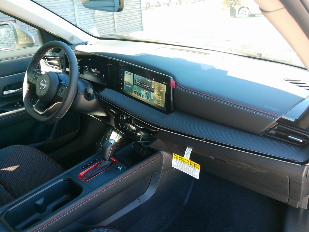 2025 Nissan Kicks SR photo 13