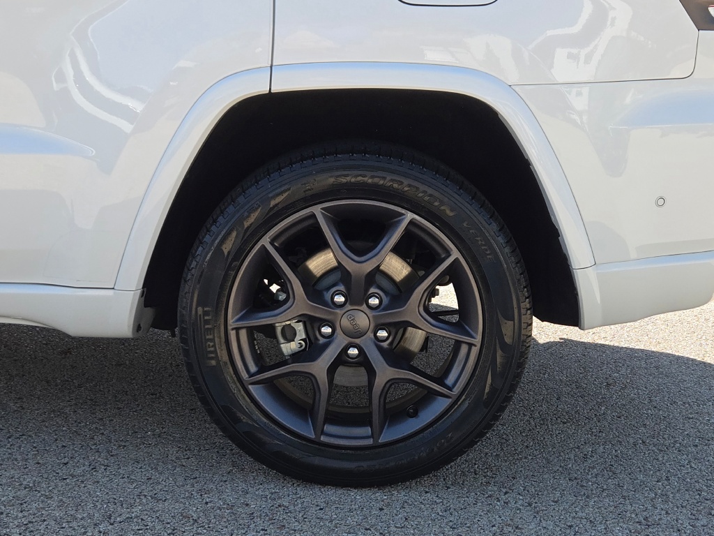 2021 Jeep Grand Cherokee Anniversary Edition photo 13